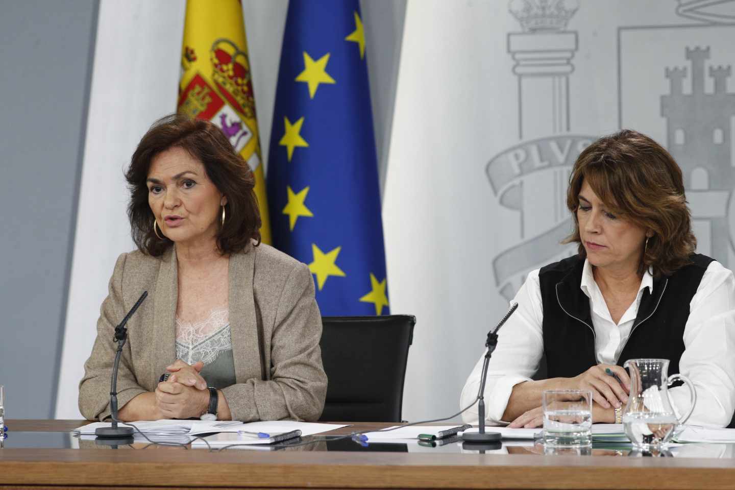 Carmen Calvo y Dolores Delgado, en una comparecencia posterior a la reunión semanal del Consejo de MInistros.