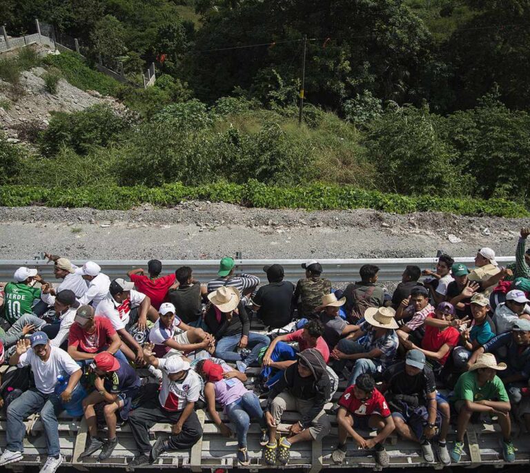 Trump en guerra electoral, tropas contra la caravana de migrantes