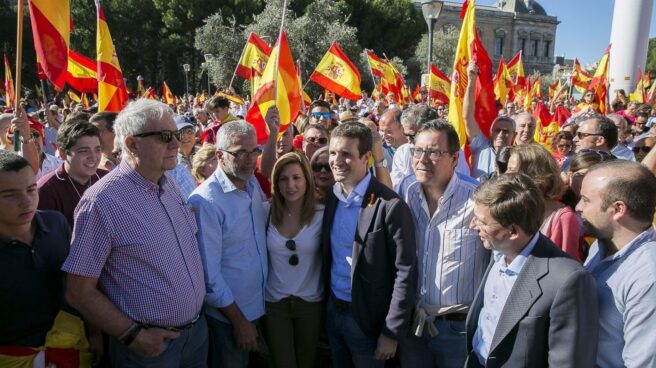 Casado Abascal Vox PP Pablo Casado en una manifestación de Denaes en octubre del año pasado