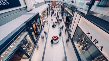 Las eléctricas entran a los centros comerciales para cazar clientes