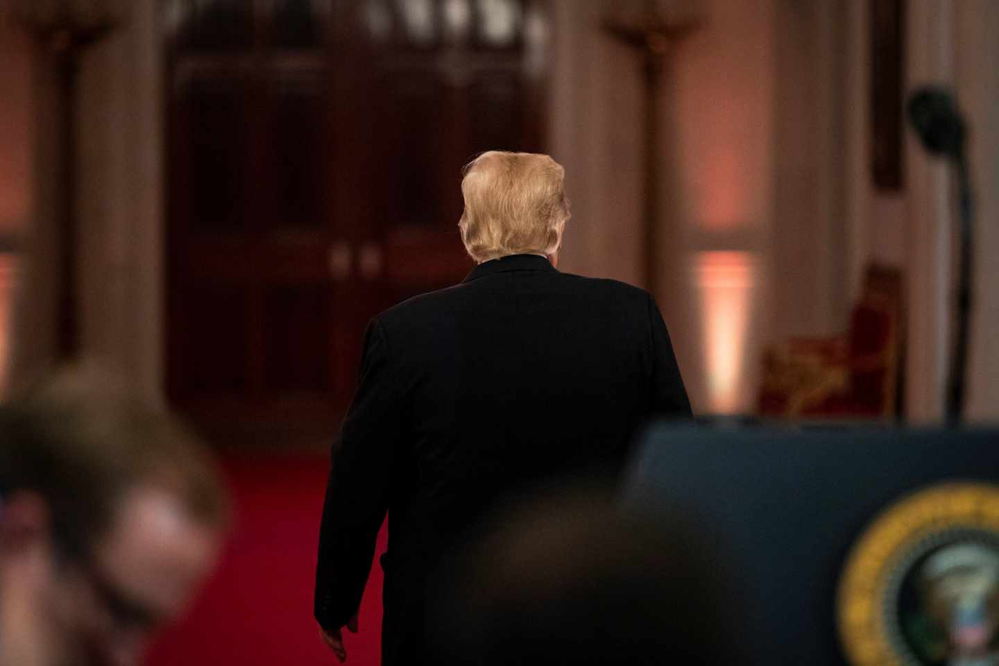 El presidente de EEUU, Donald Trump, tras finalizar una rueda de prensa postelectoral en la Casa Blanca.