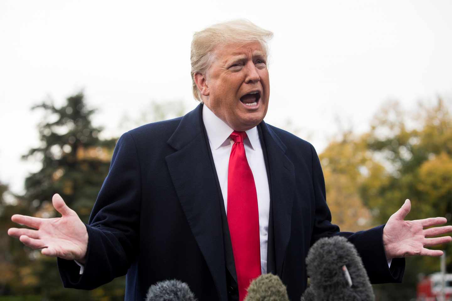 El presidente de EEUU, Donald Trump, en Washington antes de salir a dar mítines electorales.