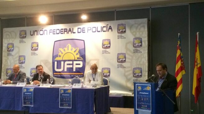 Víctor Duque Víctor Duque, interviniendo en un acto de la Unión Federal de Policía (UFP).
