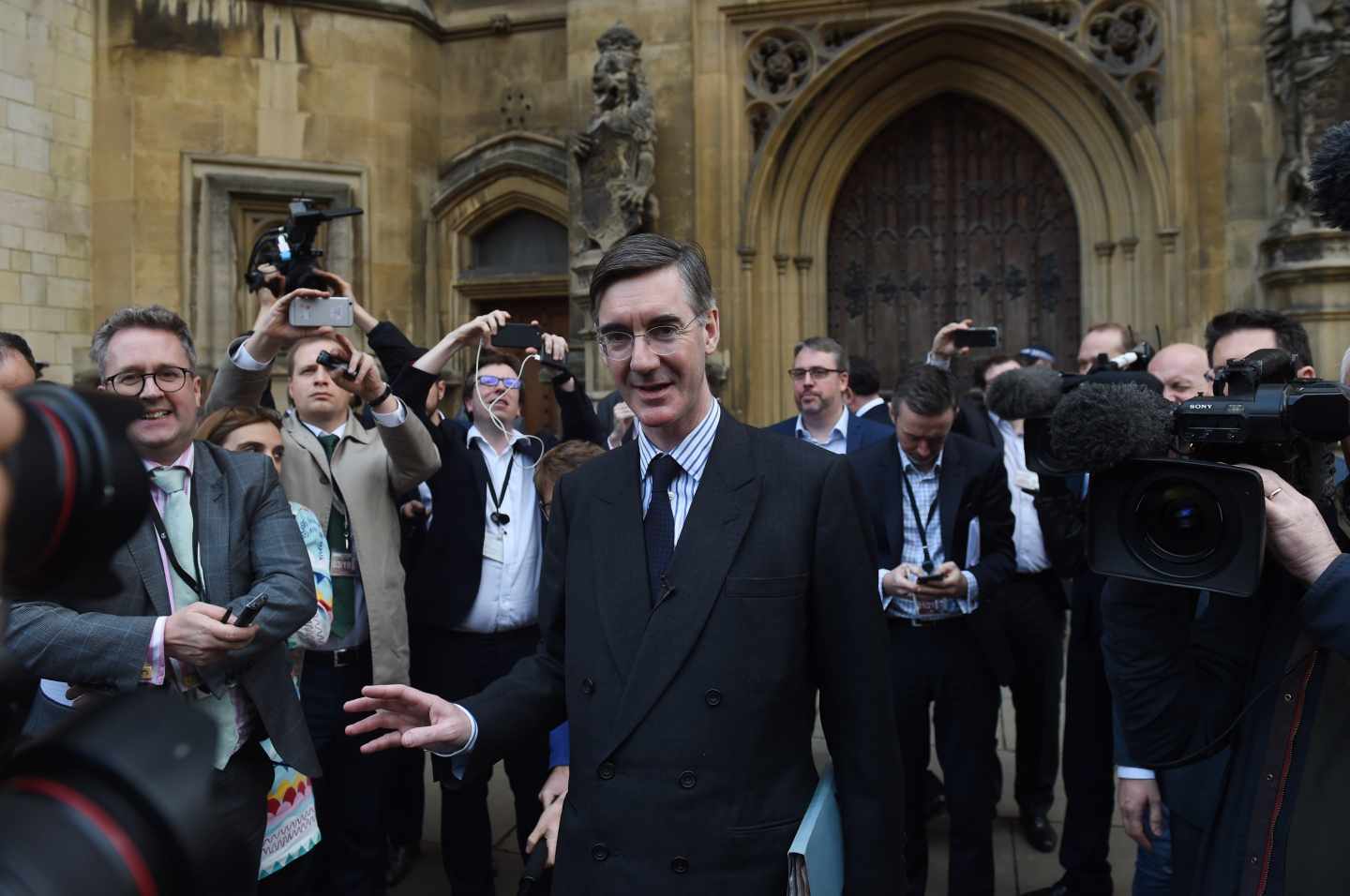 El diputado tory Jacob Rees-Mogg, primer firmante de la carta para destituir a May.