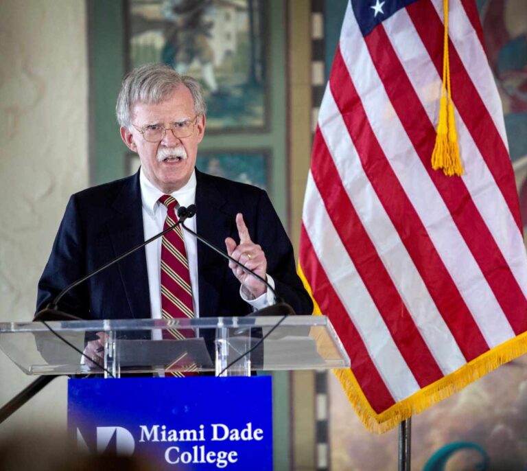 El presidente Trump destituye a John Bolton, su asesor de Seguridad Nacional