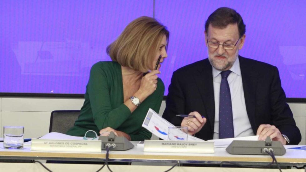 María Dolores de Cospedal y Mariano Rajoy, en una reunión del partido.