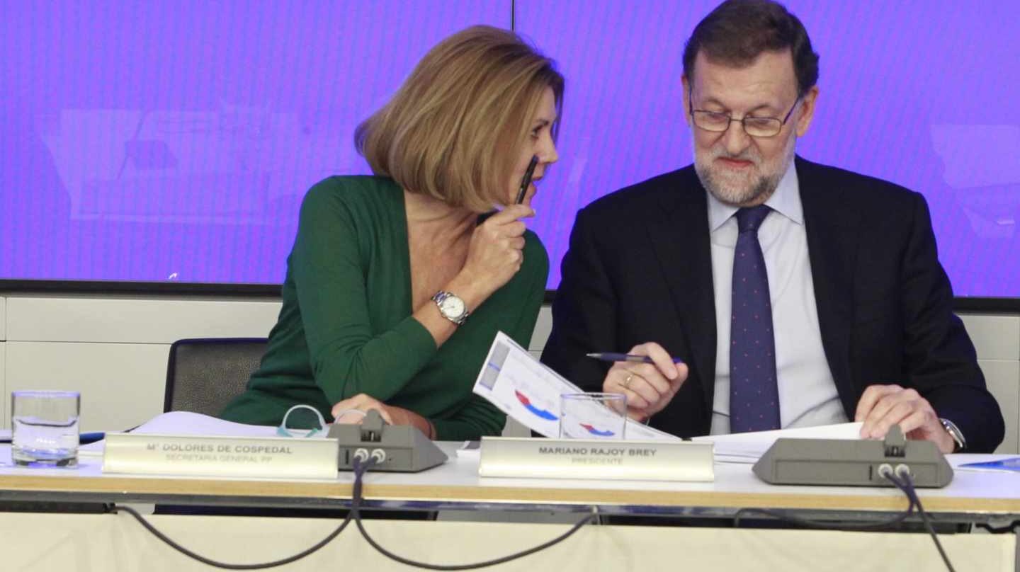 María Dolores de Cospedal y Mariano Rajoy, en una reunión del partido.
