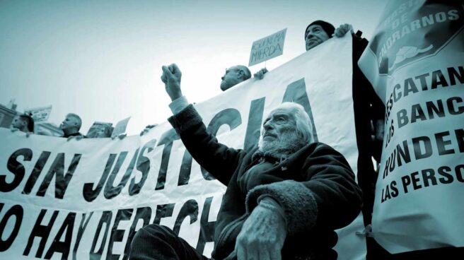Manifestación ante la sede del Tribunal Supremo en Madrid para protestar contra la sentencia que establece que los hipotecados paguen el impuesto de actos jurídicos documentados Manifestación ante la sede del Supremo en Madrid para protestar contra la sentencia de las hipotecas.