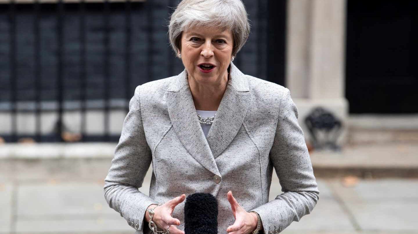 La primera ministra británica, Theresa May, se dirige los medios en el 10 de Downing Street, en Londres (R. Unido), hoy, 22 de noviembre de 2018. May dijo hoy que la declaración del "brexit" alcanzada con la Comisión Europea es la "adecuada" para el Reino Unido, al cumplir con la voluntad expresada por los votantes en el referéndum de 2016