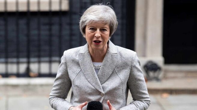 La primera ministra británica, Theresa May, se dirige los medios en el 10 de Downing Street, en Londres (R. Unido), hoy, 22 de noviembre de 2018. May dijo hoy que la declaración del "brexit" alcanzada con la Comisión Europea es la "adecuada" para el Reino Unido, al cumplir con la voluntad expresada por los votantes en el referéndum de 2016