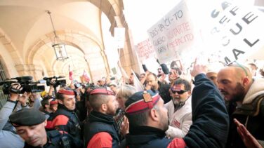 Torra agota su crédito: médicos, estudiantes y bomberos estallan contra el Govern