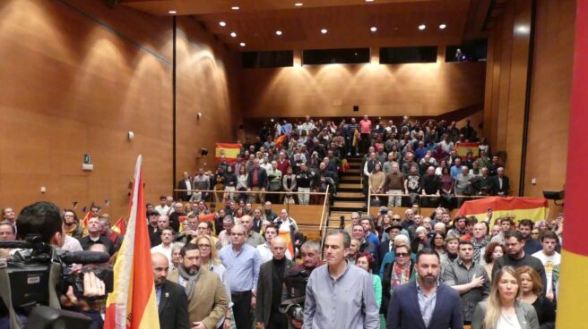 Momento en el que ha sonado el himno de España en la sala donde se ha celebrado el acto en Bilbao. Momento en el que ha sonado el himno de España en la sala donde se ha celebrado el acto en Bilbao.