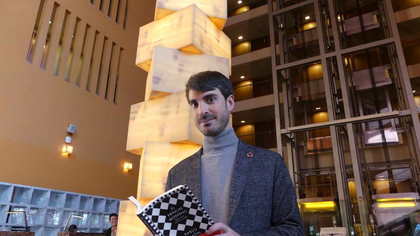 El politólogo Pablo Simón durante la presentación de 'El príncipe moderno' en Bilbao.