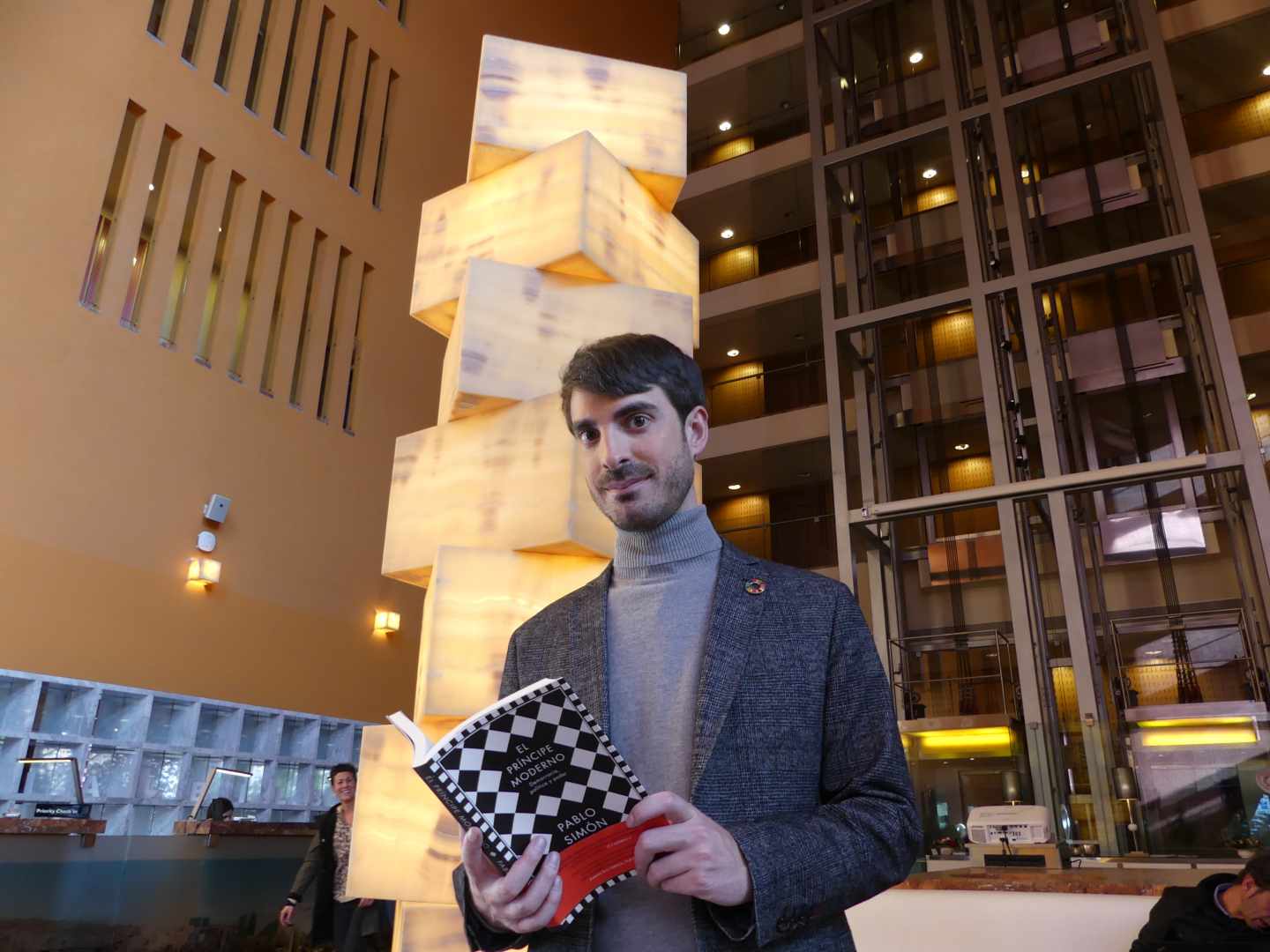 El politólogo Pablo Simón durante la presentación de 'El príncipe moderno' en Bilbao.