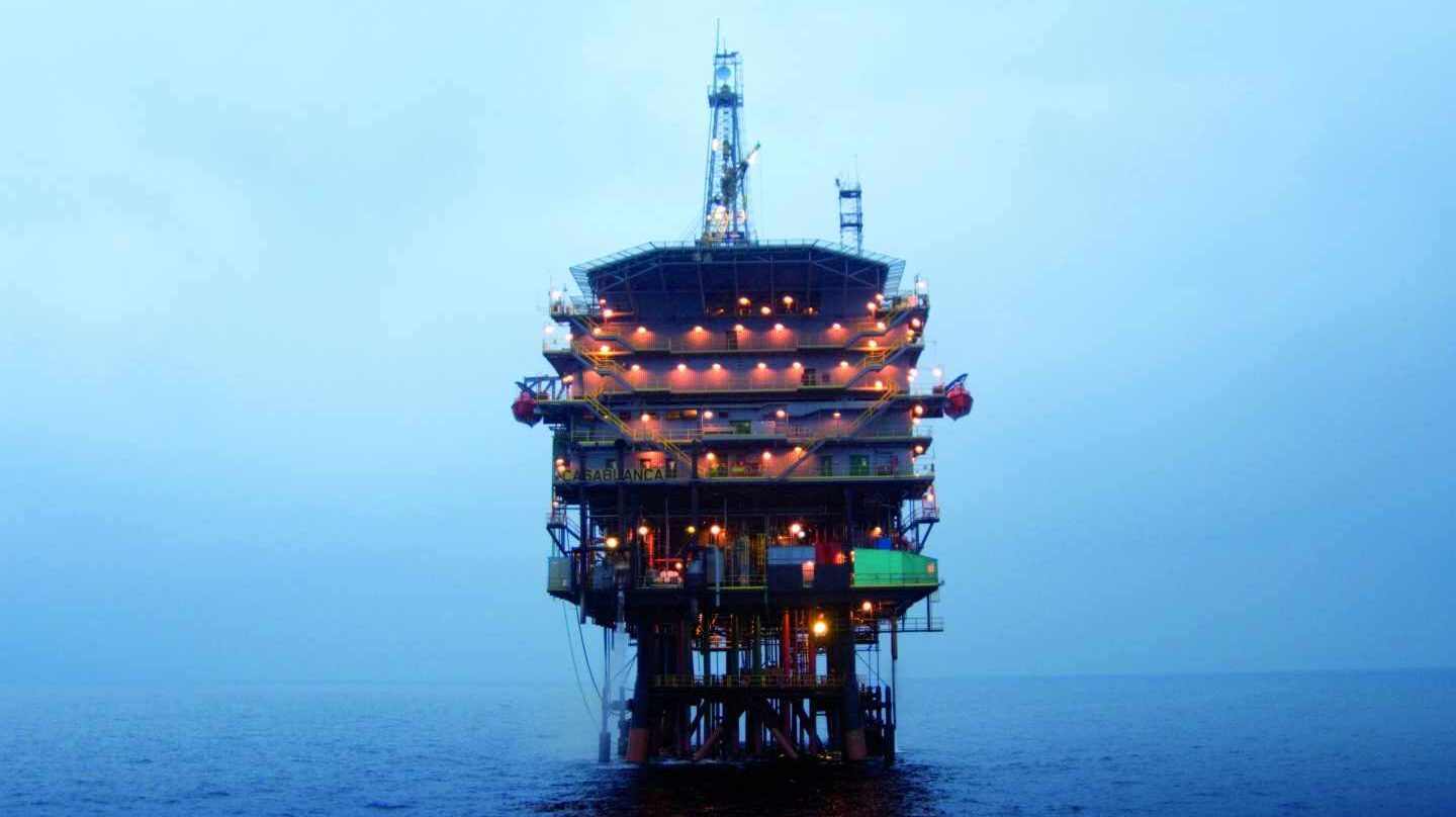 La plataforma Casablanca de Repsol, frente a las costas de Tarragona.