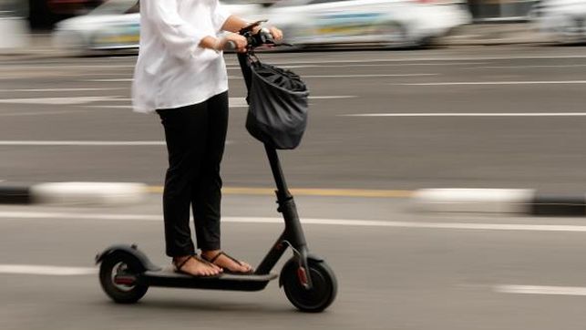 Investigan la muerte de un joven mientras circulaba con un patinete eléctrico por Pontevedra