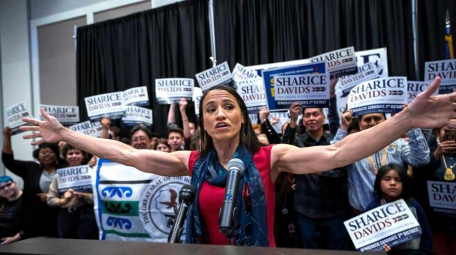 Sharice Davids es la primera congresista lesbiana de Kansas.