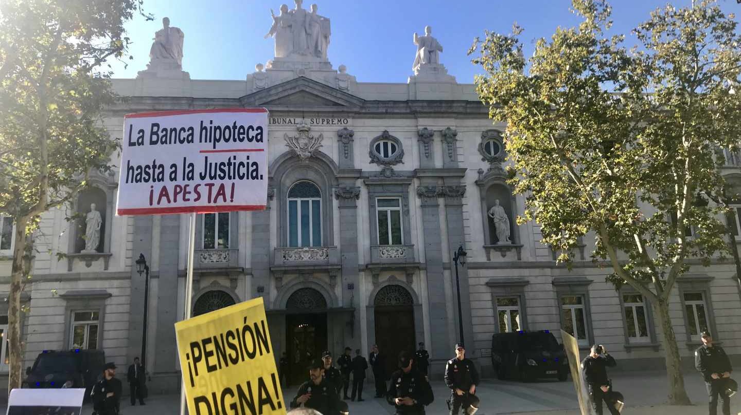 Protestas a las puertas del Tribunal Supremo.