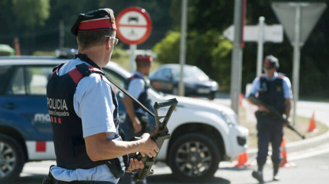 Varios agentes de los Mossos d'Esquadra.