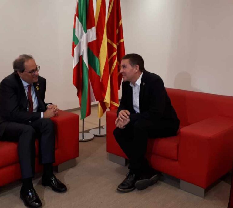 Otegi, el calor que arropó a Torra en la fría Euskadi