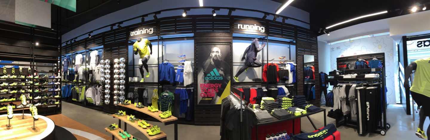 La CNMC abre un expediente a Adidas por cláusulas abusivas a sus franquiciados en España.