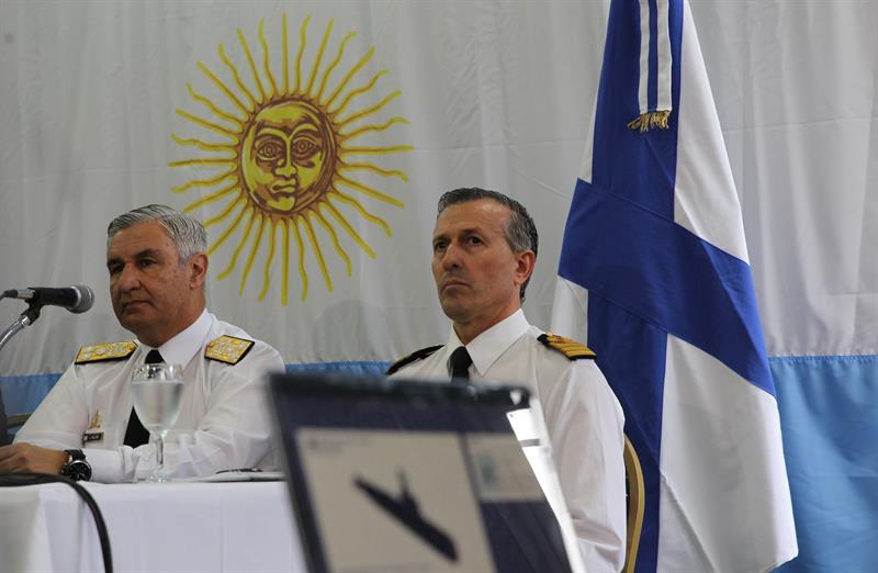 El jefe de la Armada Argentina, José Luis Villán, y el exportavoz de la Armada, Enrique Balbi.