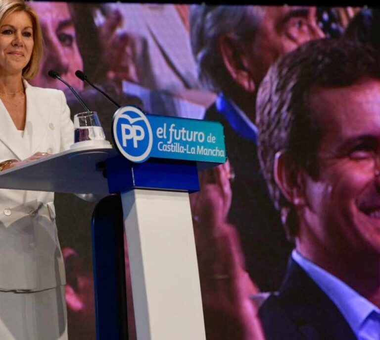 Génova, convencida de que Cospedal dejará el escaño "para no alargar más la agonía"