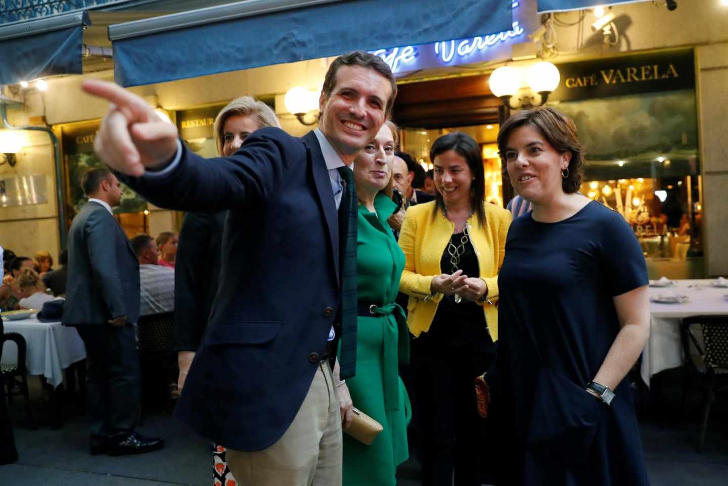 Pablo Casado y Soraya Sáenz de Santamaría en el Café Varela.