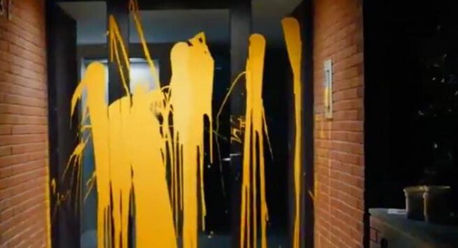 Los radicales marcan con pintura amarilla la casa del juez Llarena y revelan su dirección