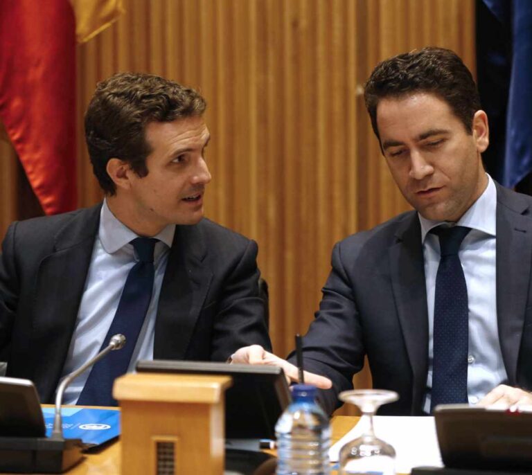 El PP sigue la misma estrategia que con Cospedal para forzar la dimisión de Cosidó