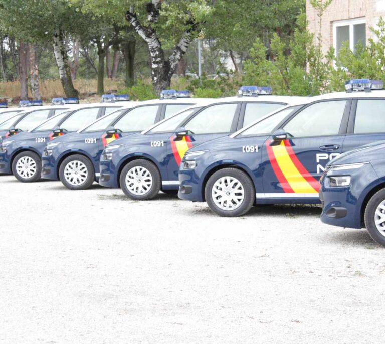 El SUP denuncia que los nuevos coches patrulla impiden trabajar a los policías de más de 1,80