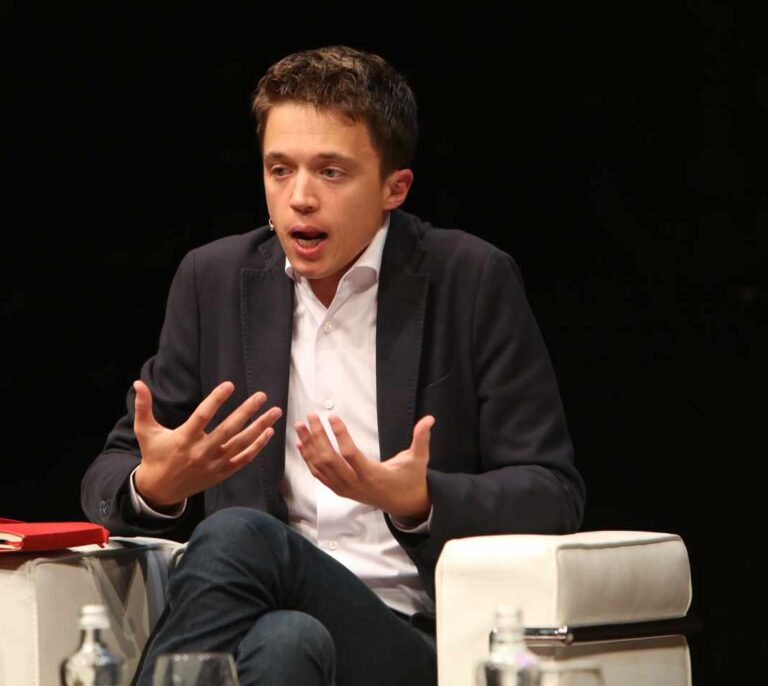 Errejón ensalza los avances democráticos en Venezuela: "La gente hace tres comidas al día"