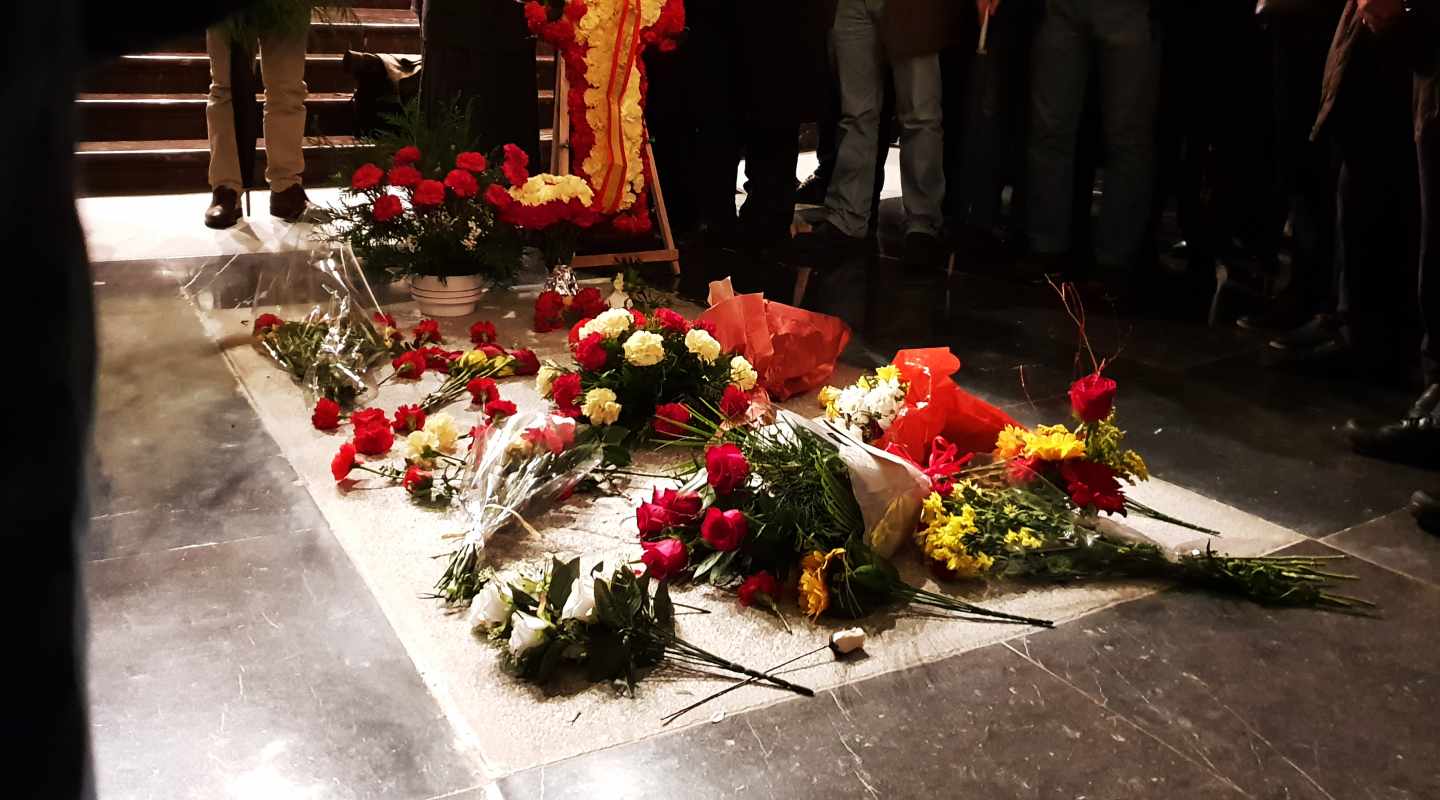 Ofrendas florales sobre la tumba de Franco el pasado 20 de noviembre.