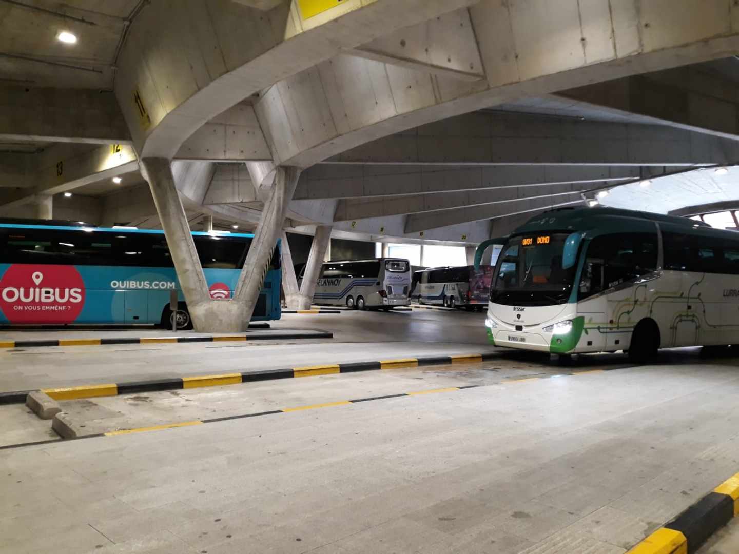 Autobuses estacionados en la estación de San Sebastián.