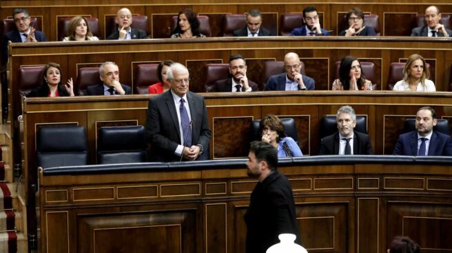 El momento en que Borrell acusa al diputado de ERC de escupir en el Congreso