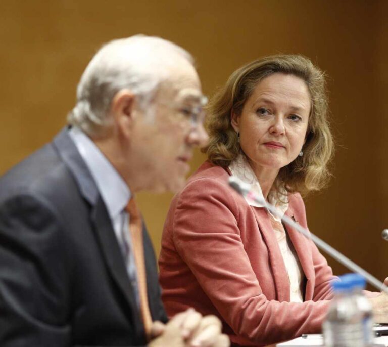 La OCDE respalda al Gobierno ante Bruselas: apoya el esfuerzo fiscal y el SMI