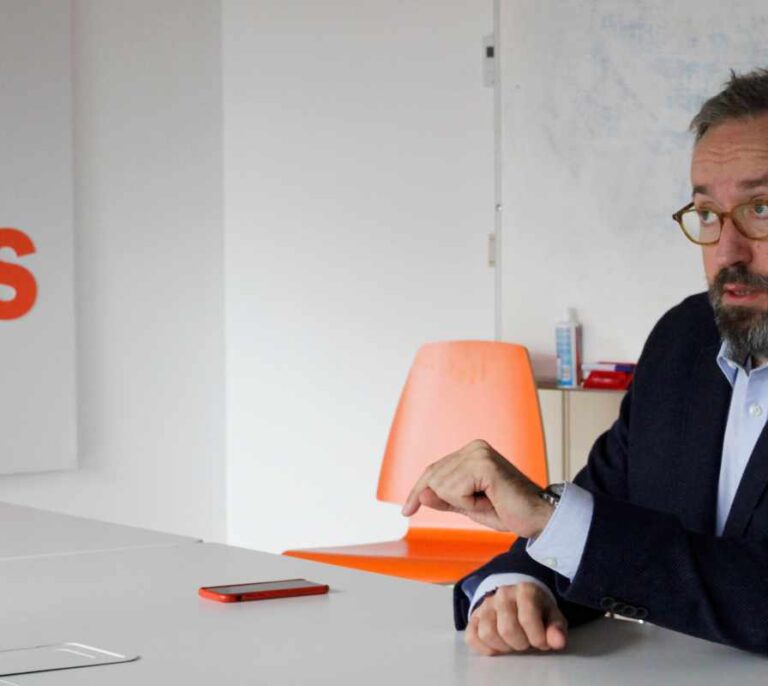 "Después de escupir a un ministro, ¿qué viene? Recuerda a la II República"