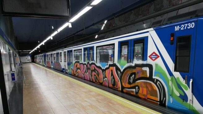 grafitis-metro Tren de Metro pintado la noche del 1 de noviembre en Vadillo.