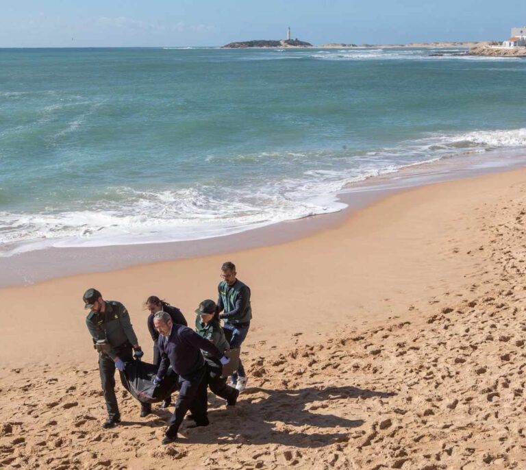 Ascienden a 161 los rescatados de seis pateras en el mar de Alborán y el Estrecho