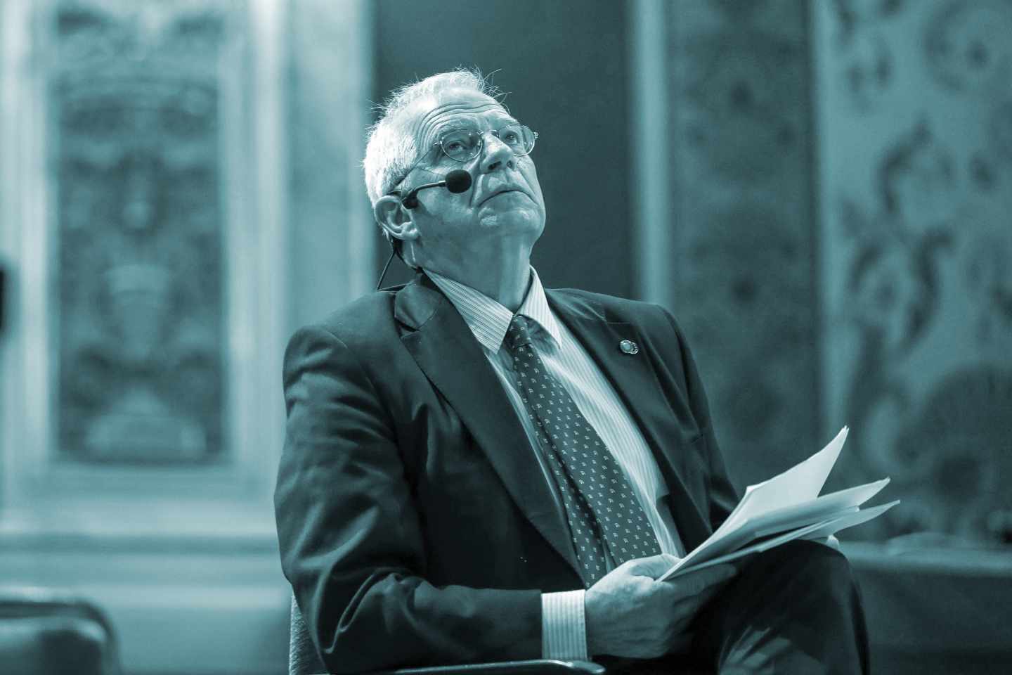 La solución Borrell contra el agosto del jubilado