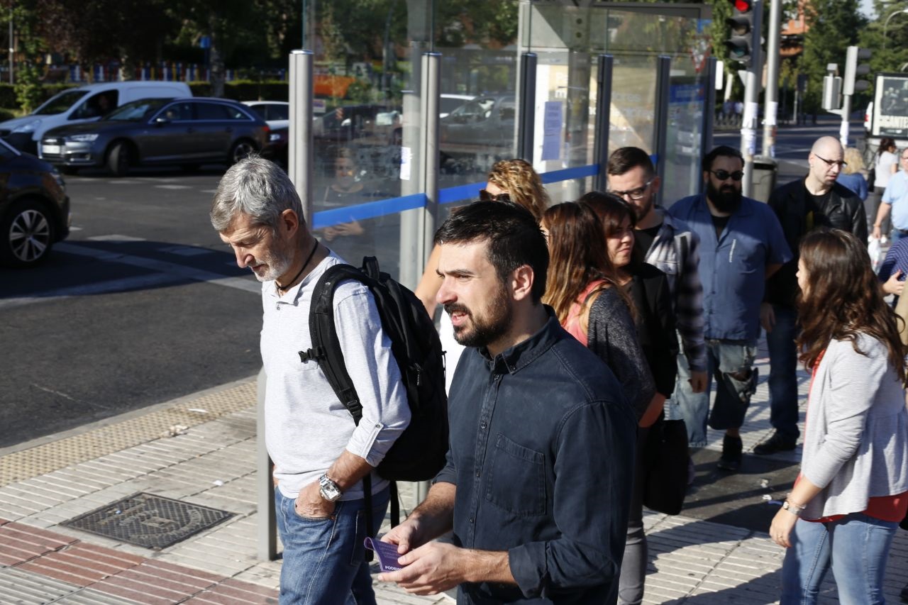 Ramón Espinar deja su escaño y sus cargos en Podemos en plena crisis en Madrid