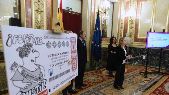 loteria_constitucion_congreso Ana Pastor, en el Congreso junto al gran boleto ilustrado por Forges.