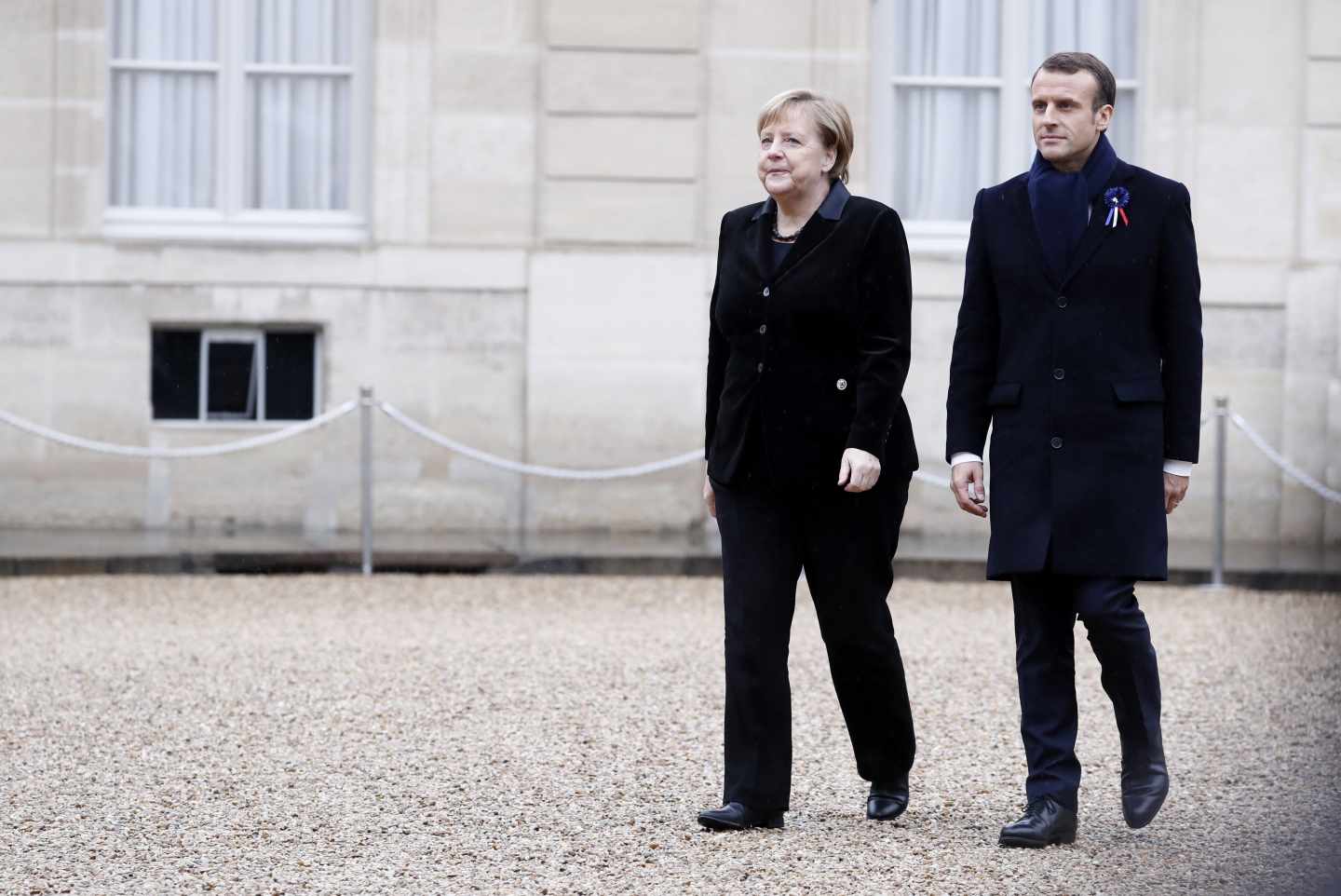 Merkel apoya a Macron frente a Trump y reivindica la creación de un ejército europeo