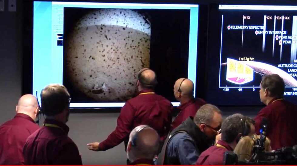Primera imagen mandada por InSight en su descenso a la superficie de Marte