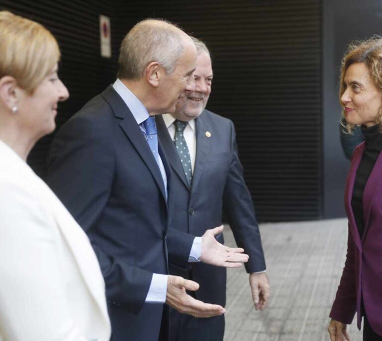 Sánchez accede a negociar ceder prisiones a Euskadi pero no la Seguridad Social