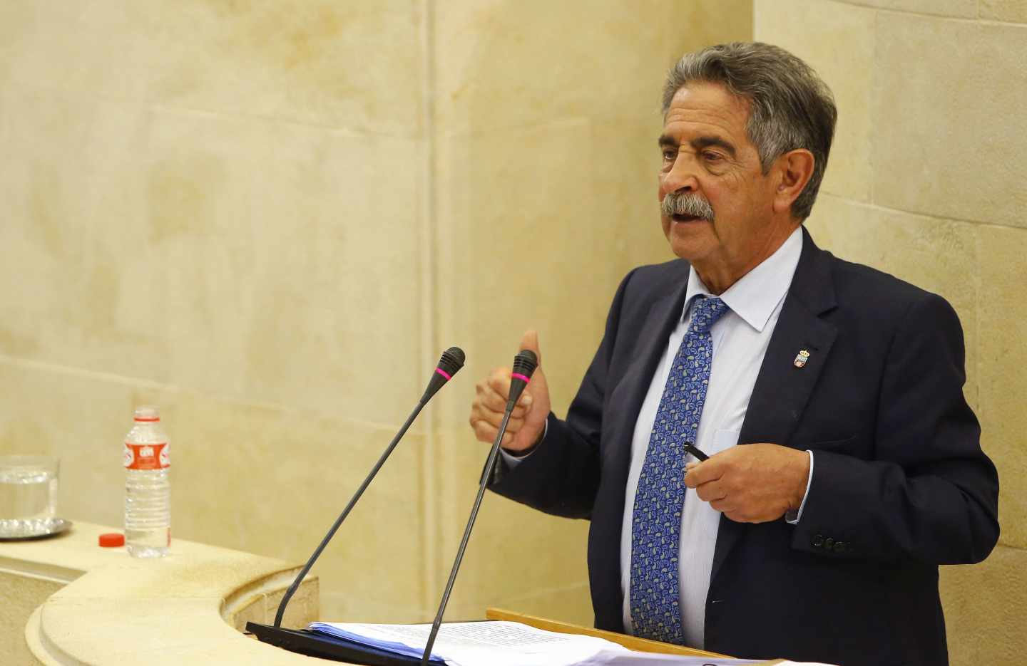 Miguel Ángel Revilla, durante una intervención en el parlamento cántabro.