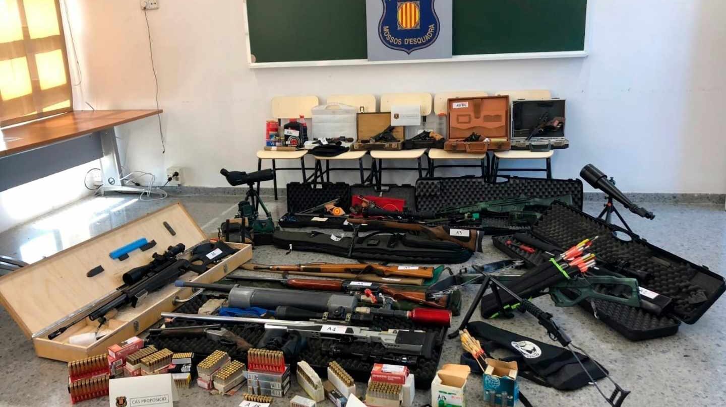 El arsenal incautado al presunto tirador.