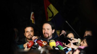 Manifestación ante el Supremo: Iglesias pide una ley para que los bancos devuelvan el impuesto