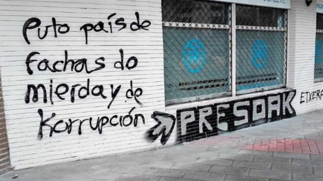 Aparecen pintadas insultantes y en favor de los presos de ETA en la sede del PP en Portugalete