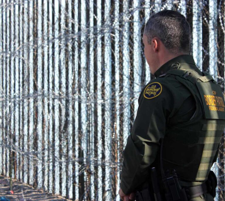 Trump autoriza disparar a matar para frenar a los inmigrantes en la frontera con México